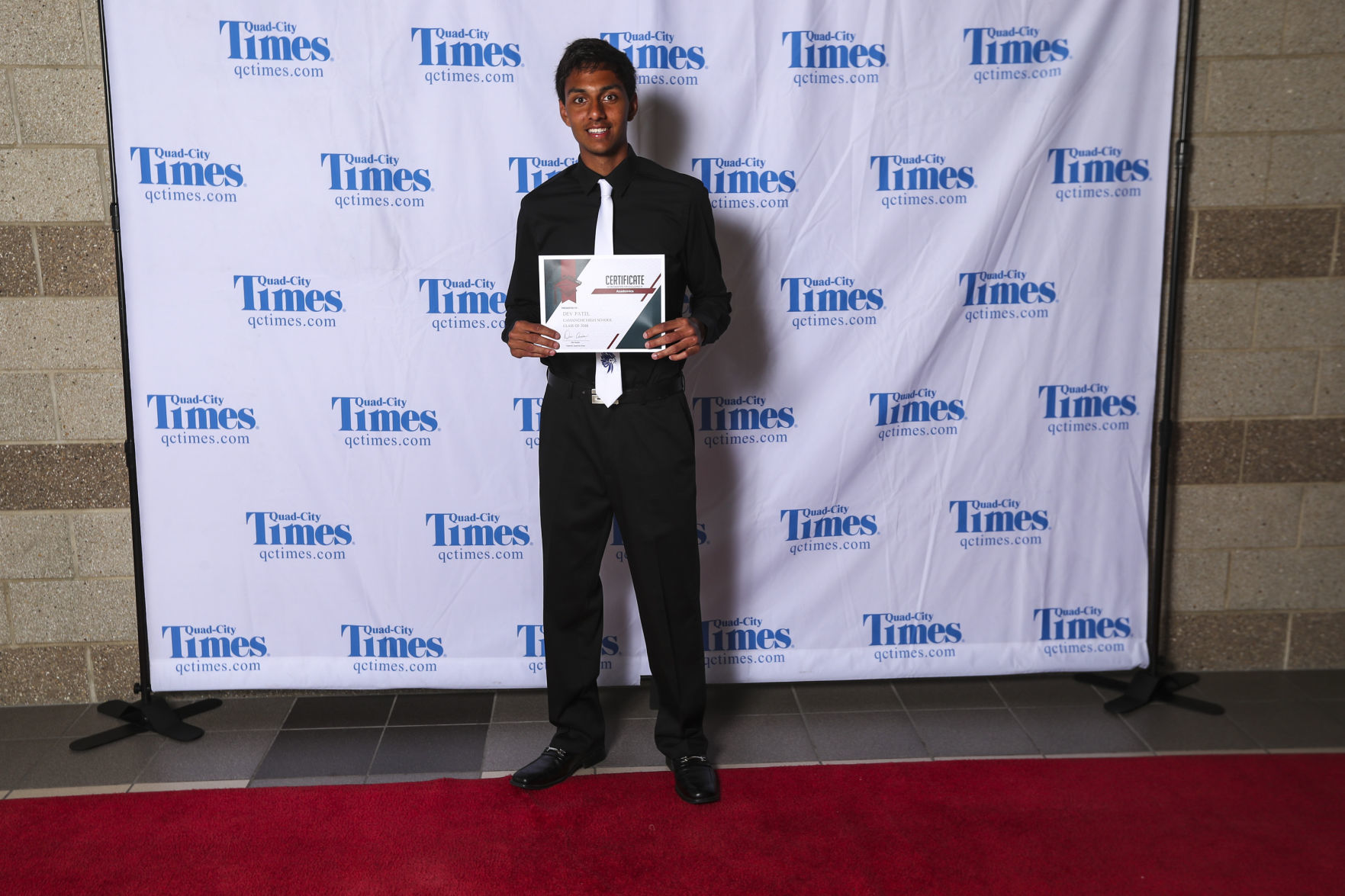 051518-salute-to-academics-red-carpet-058